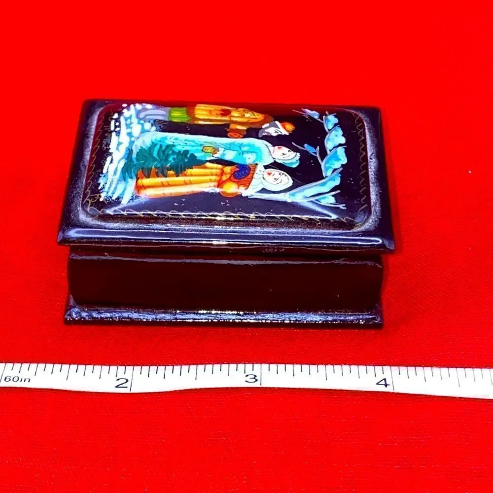 Wooden trinket box with no markings on bottom